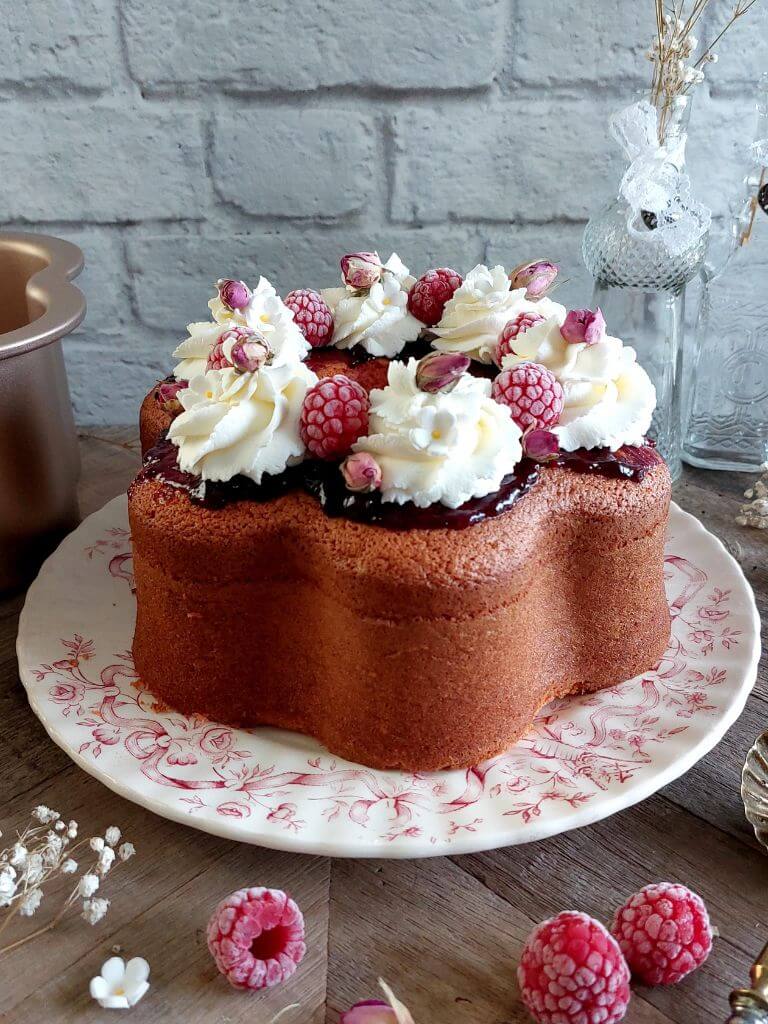 Flower Cake con Polvere di Lamponi al Profumo di Rosa