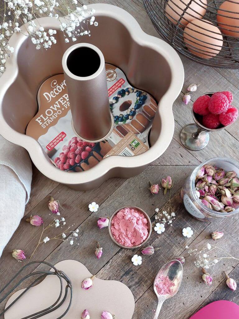 Flower Cake con Polvere di Lamponi al Profumo di Rosa