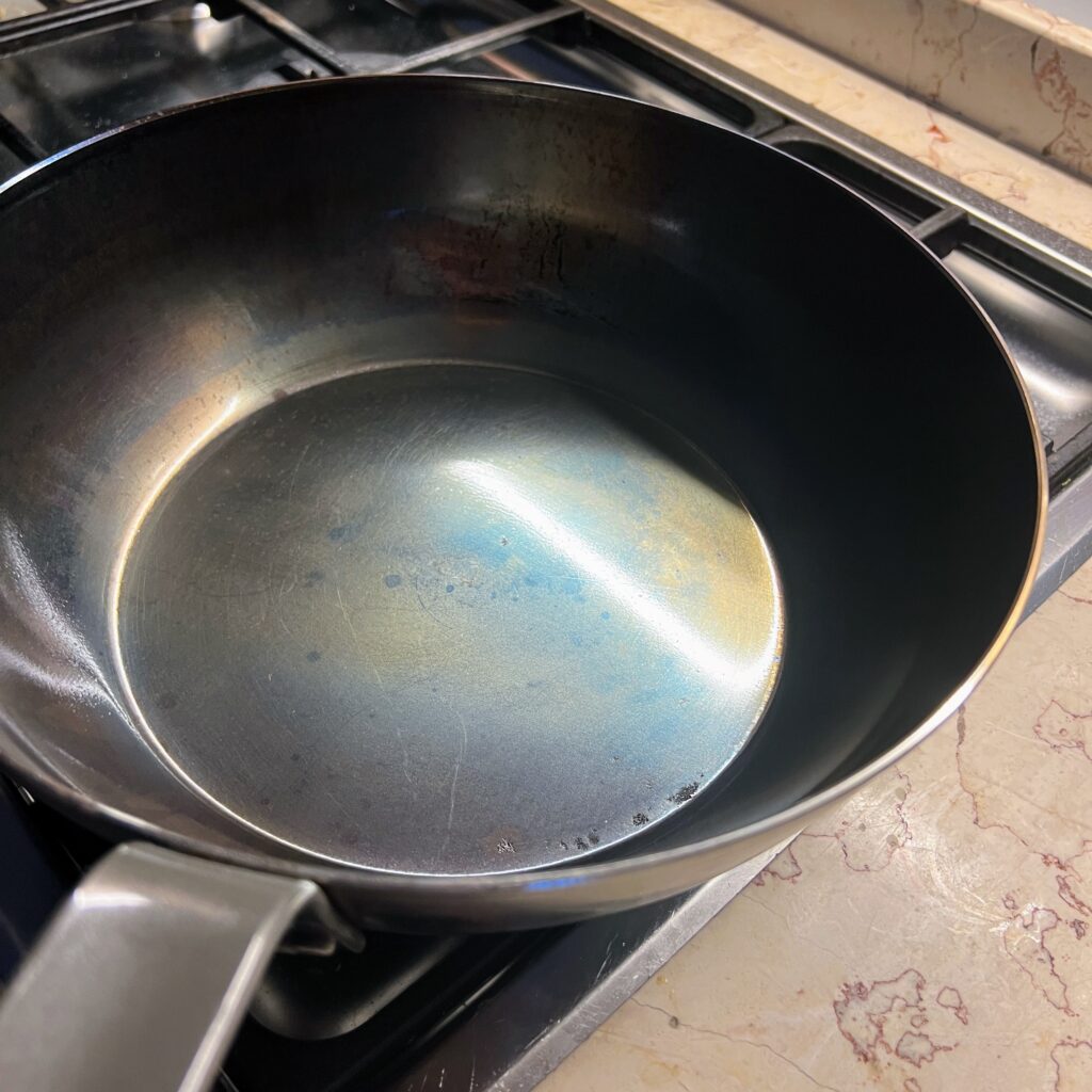 Come effettuare la bruciatura della pentola in ferro